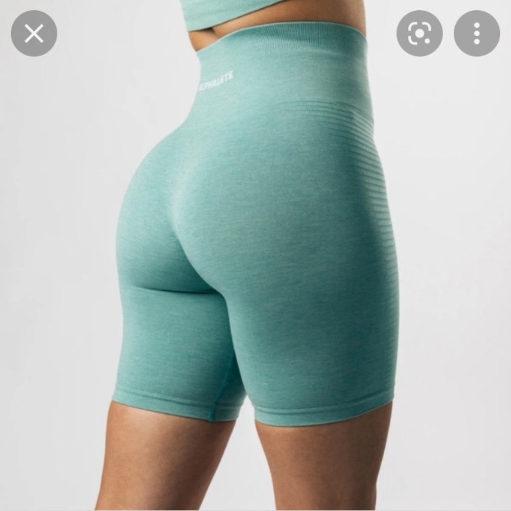 BRAND NEW: Alphalete Seamless Bike Shorts (Sage) - Size XS